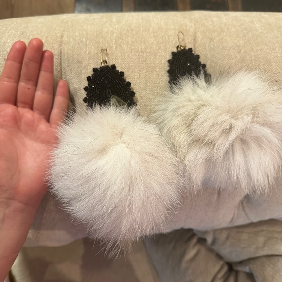 Indigenous handmade Earring with real blue fox fur - Picture 4 of 6